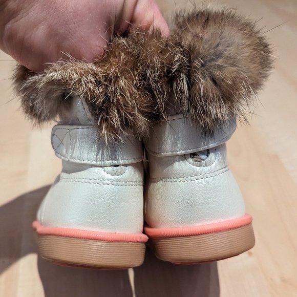 Comfy Kids Yellow Pearly Fur Boots - Infant Girl Size 7, Like New with Velcro - Picture 3 of 5